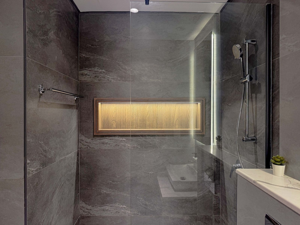 Nasma Luxury Stays - Laya Heights