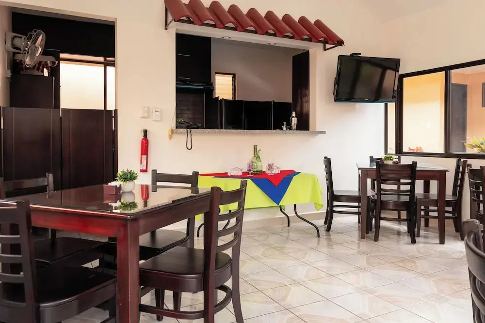 Brisas del Aeropuerto Airport Breezes inn