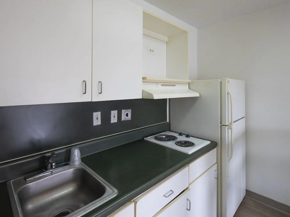 InTown Suites Extended Stay Greensboro NC - Lanada Rd