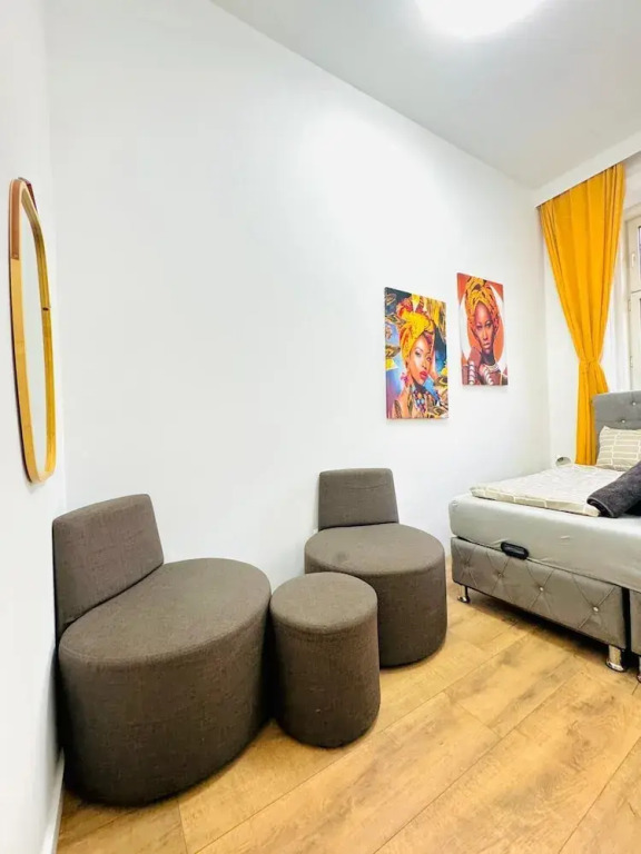 Stylish 9BR Apartment for 18 Guests