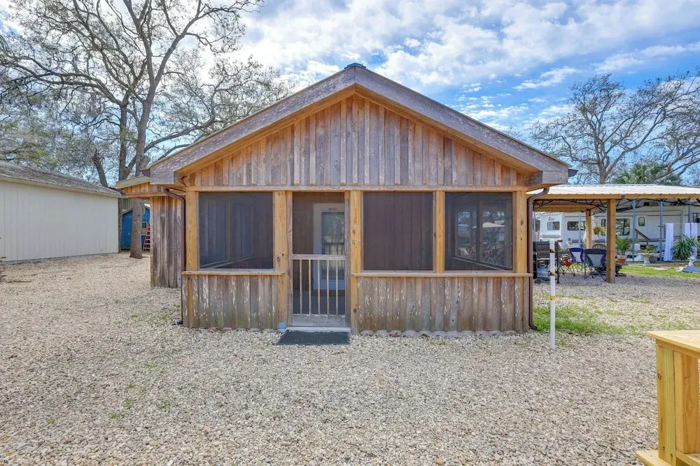 Near Steinhatchee River: Studio w/ Screened Porch!