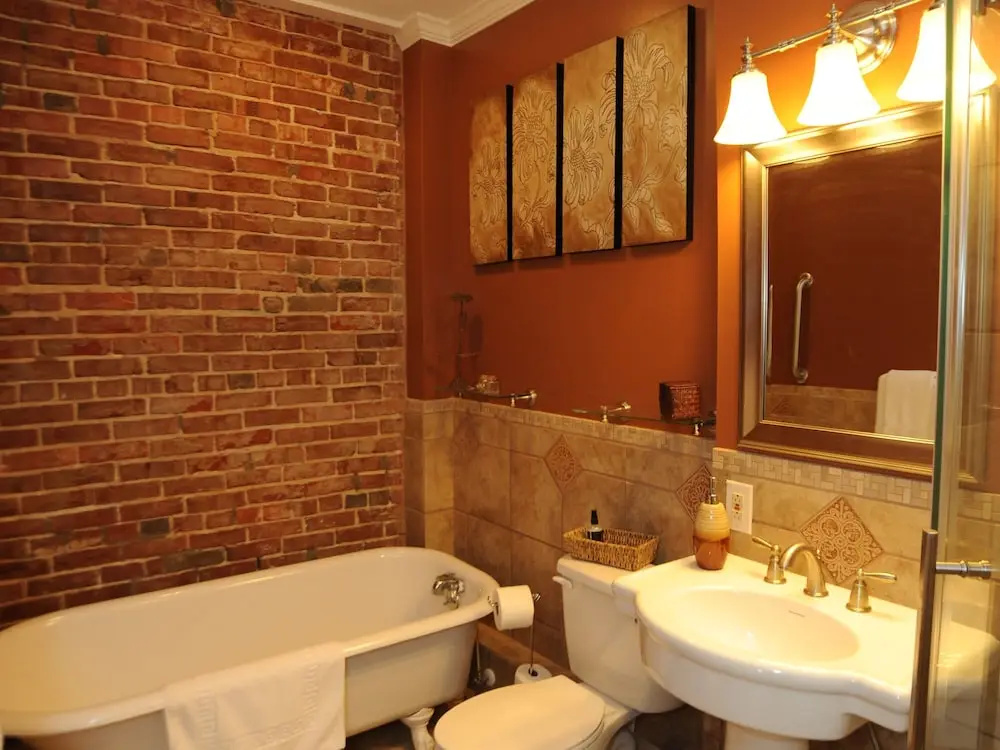 Hamilton House Inn