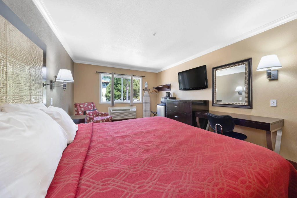 Econo Lodge Inn & Suites Fallbrook Downtown