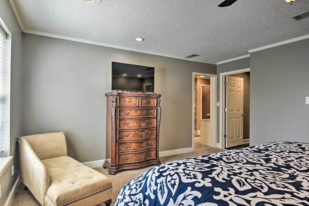 Lakefront Home w/ Private Dock in Hot Springs!