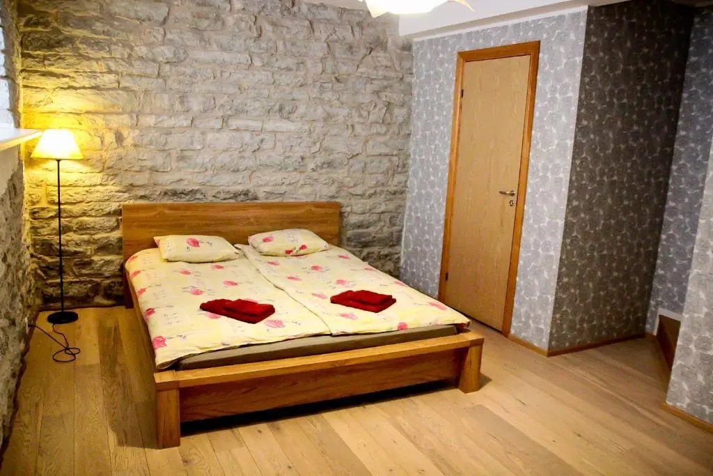 Komeedi Apartment
