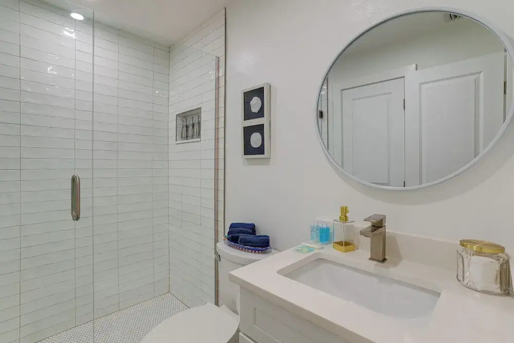 Sunny St Pete Getaway With Shared Pool & Hot Tub