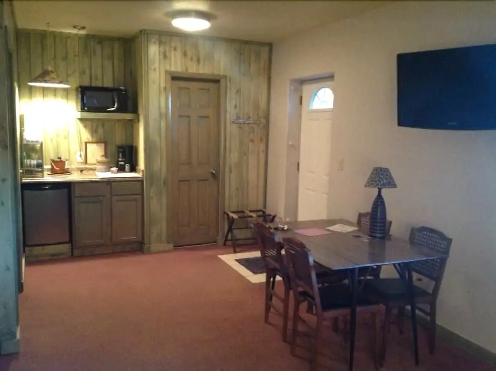 Mountain Motel