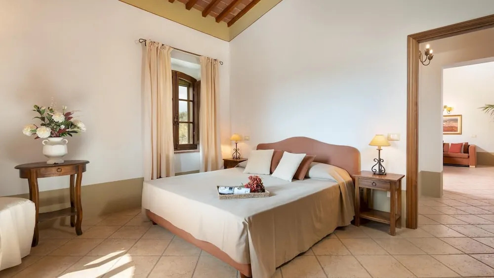GUADO AL SOLE 26&4, Emma Villas