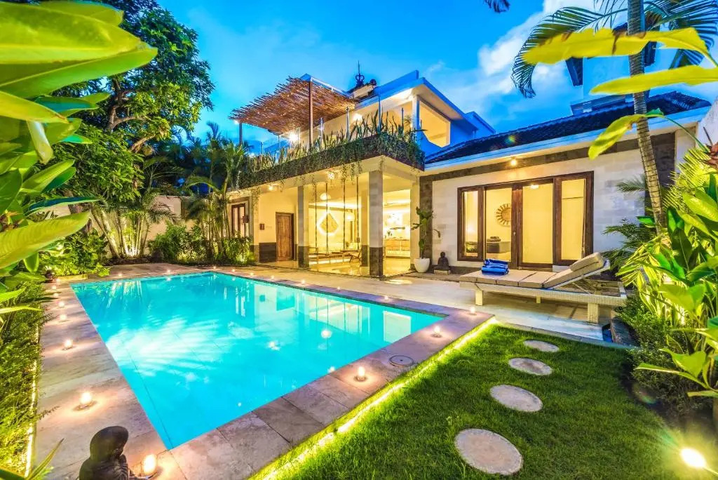 Villa Florence - 3BDR Luxury Villa, Private Pool, Walk to the Beach