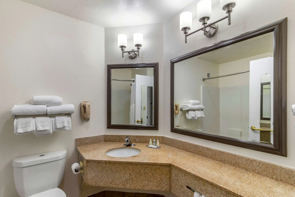 Quality Inn Fayetteville Near Historic Downtown Square
