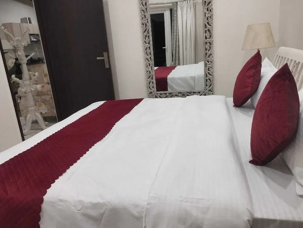 Luxsugero Penthouse Kaichidham