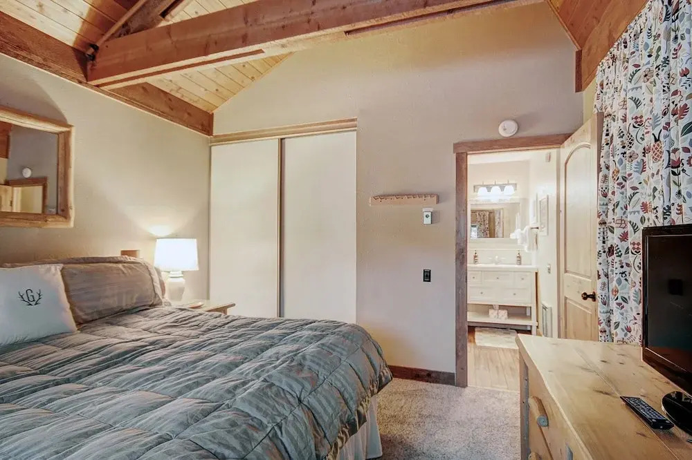 Beautiful Dog Friendly Ski Chalet A Minute to SuperBee Lift - AN203 by RedAwning