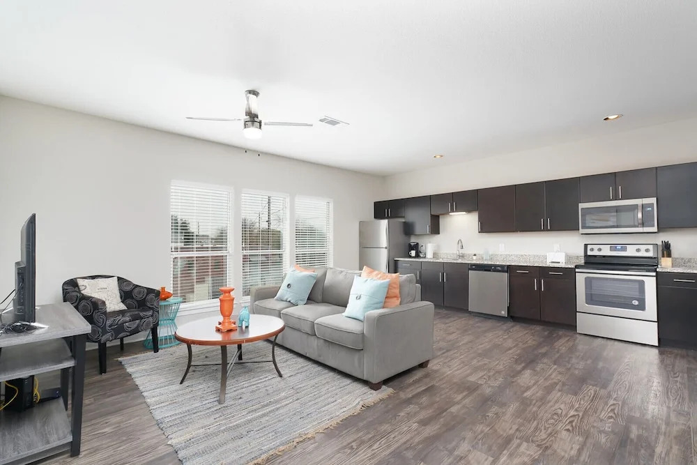 Modern Downtown Apartments by Frontdesk