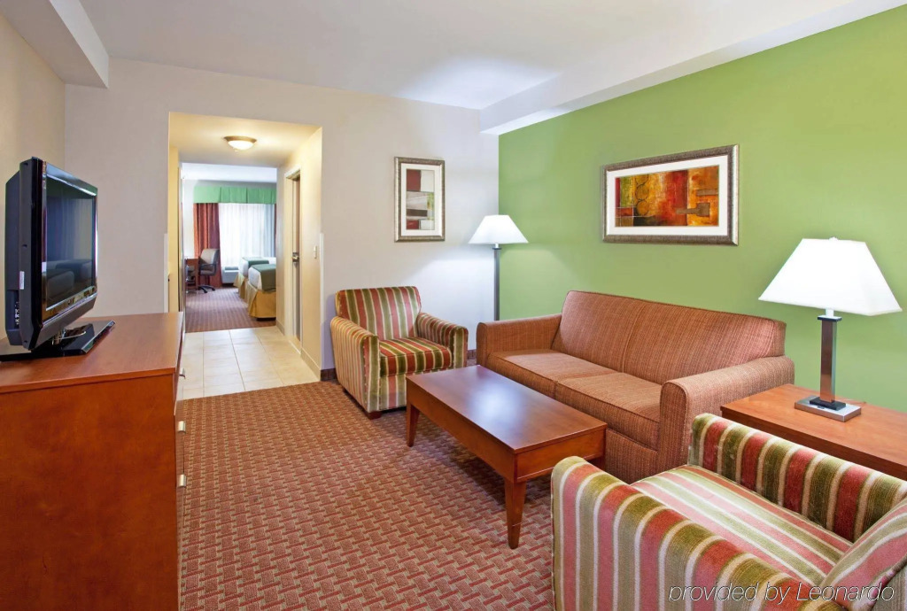 Holiday Inn Express & Suites Niagara Falls by IHG