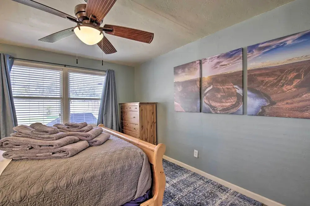 Work, Play, Explore! Cottage 2 Mi to Dtwn Phoenix