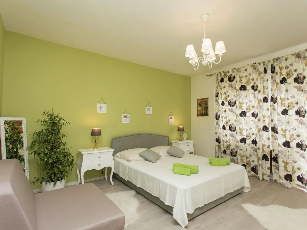 Beautiful Holiday Home in Kaštel Novi With Private Pool