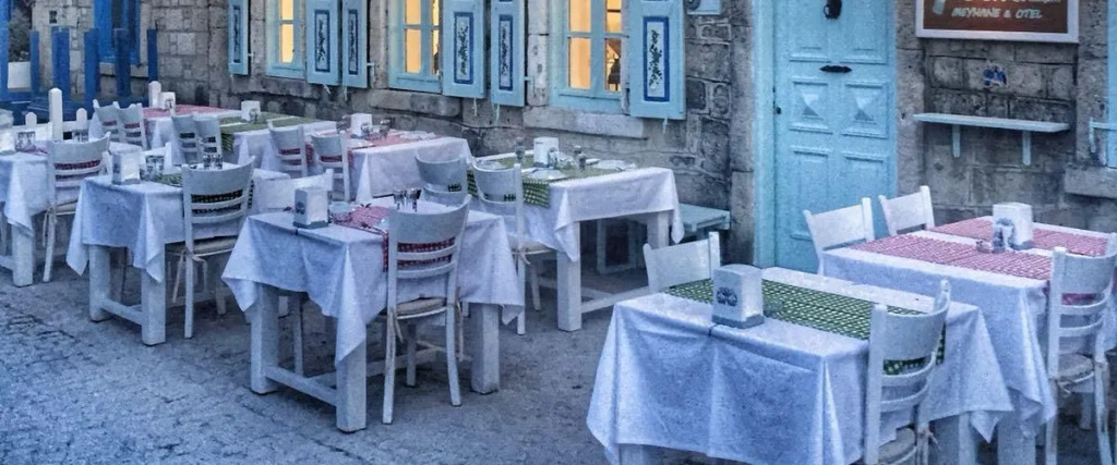 Saki Alaçatı Otel & Meyhane