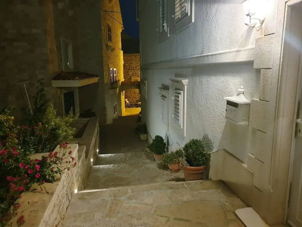 Stunning Apartment in Bol