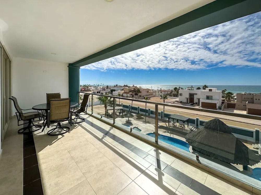 Wake Up Close to the Ocean in This 2BR Condo
