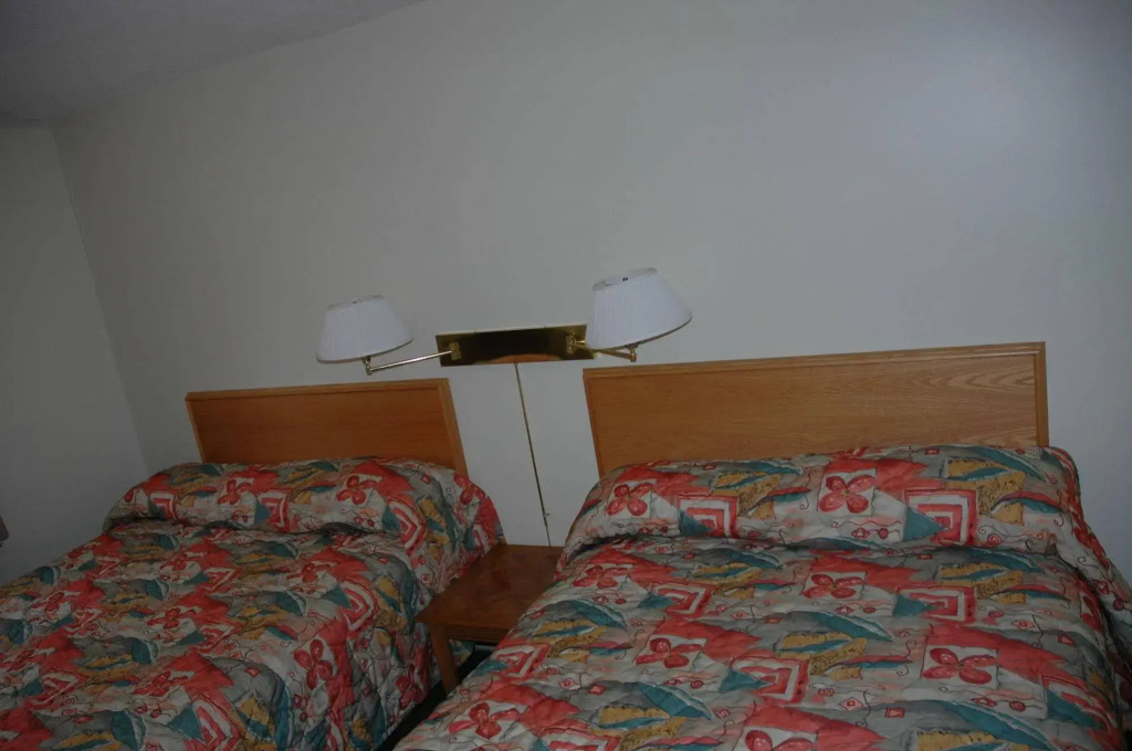 SlumberLodge Hotel