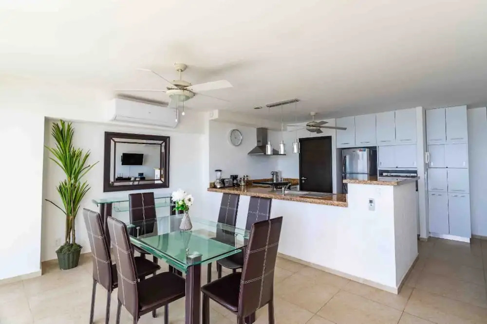 MAREA Beachfront 2 BDR - Stunning Oceanview