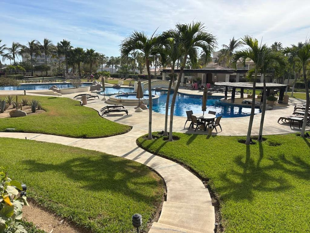 Beautifully Maintained 2-bed Condo in Las Mañanitas