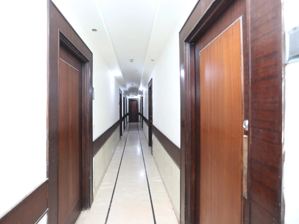 OYO 6845 The Grand Hotel