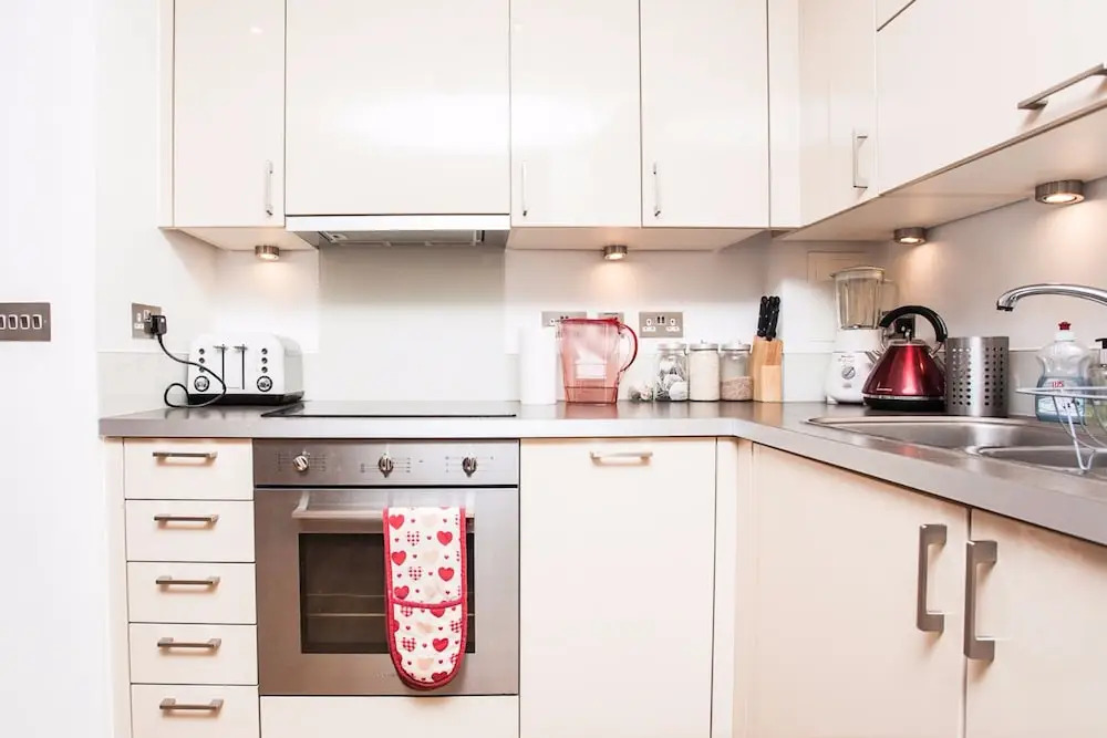 Lovely 1 Bedroom Apartment On the Canal