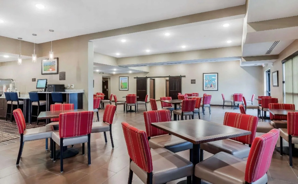 Comfort Suites