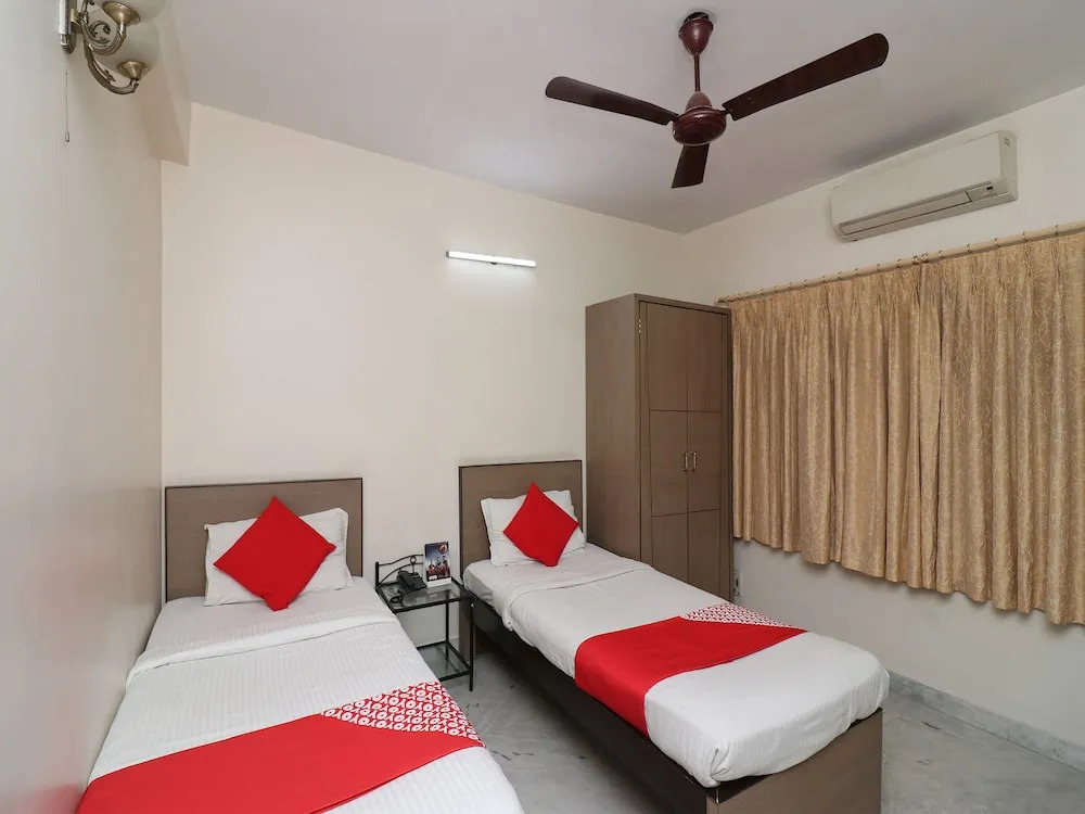 Oyo 36083 The Guest House