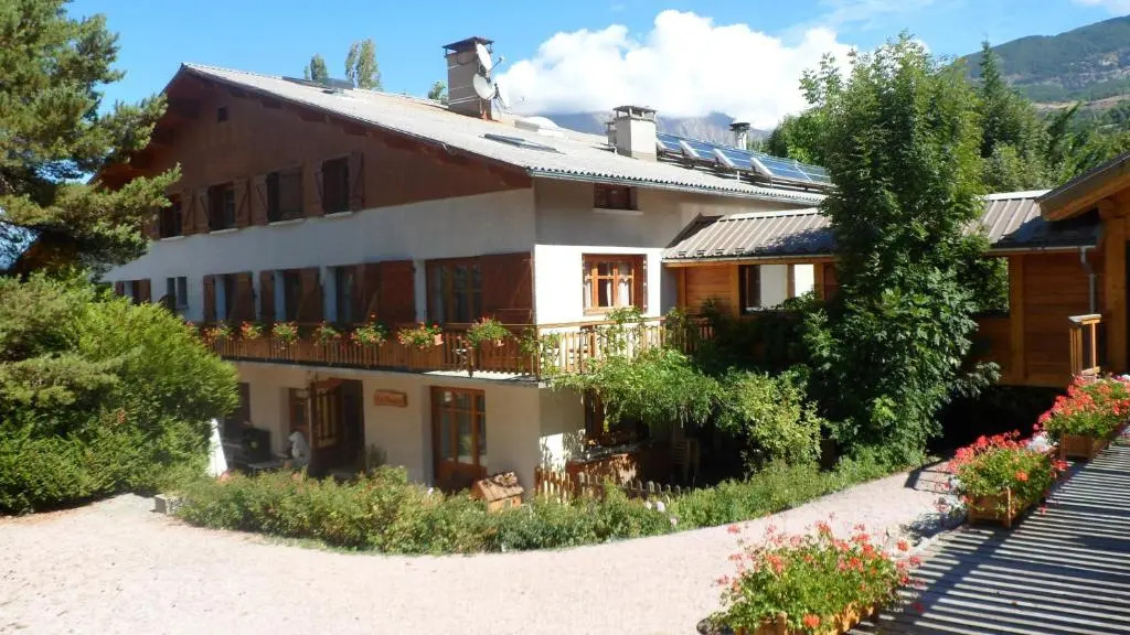 Logis Hôtel Les Peupliers
