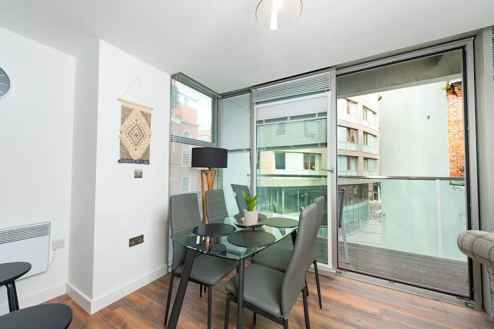 City Centre Gem, Free Parking,private Balcony 2bed