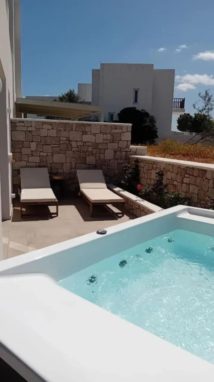 Anais Milos Suites