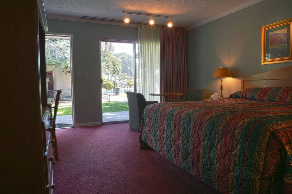 Lamp Liter Inn Visalia, an Ascend Collection Hotel