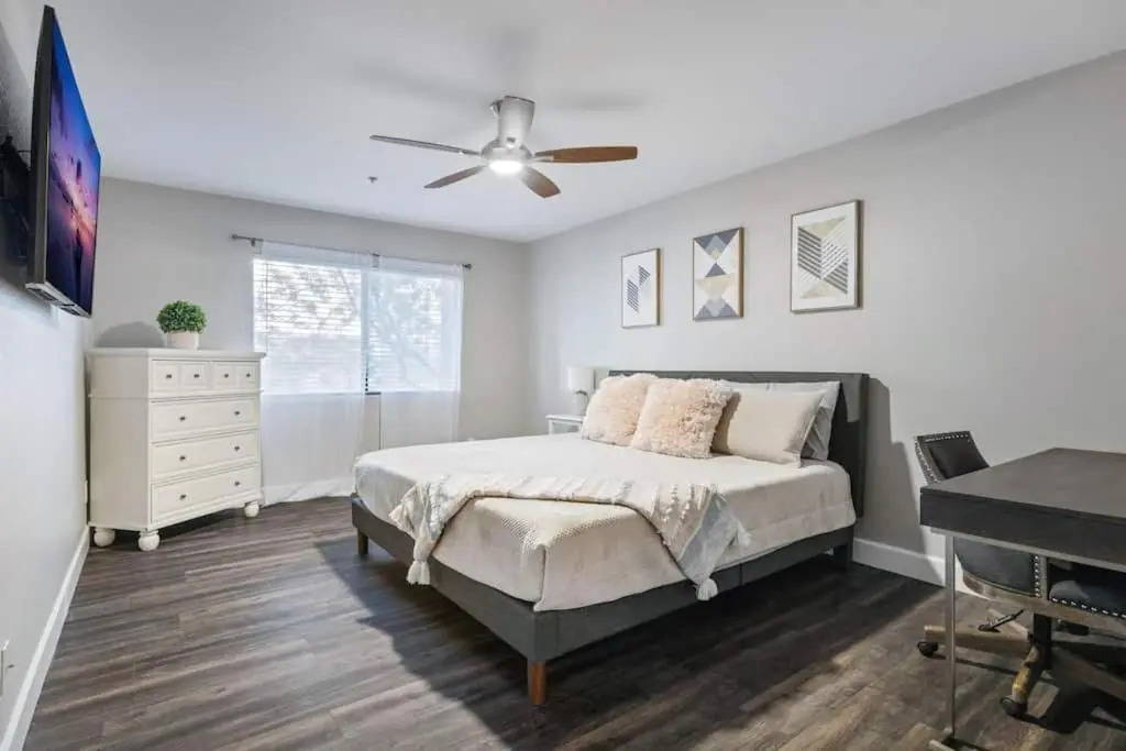 Beautiful Newly Remodeled 2-bdrm Biltmore Condo!
