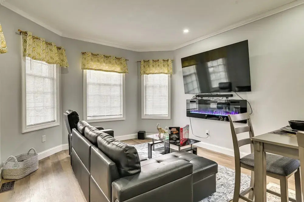 2 Mi to Downtown: Charming Apt in Schenectady!