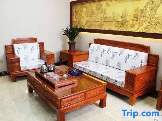 Ruiquanju Business Hotel (Qiqihar First Hospital Longsha Park Branch)
