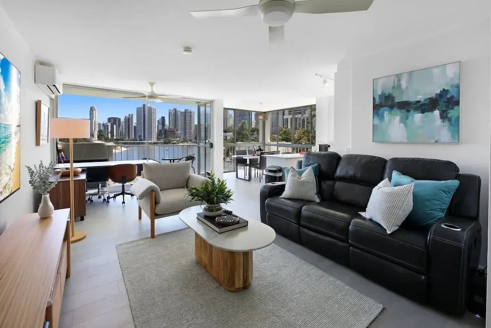 Stylish 2-bed in Surfers Paradise With River Views
