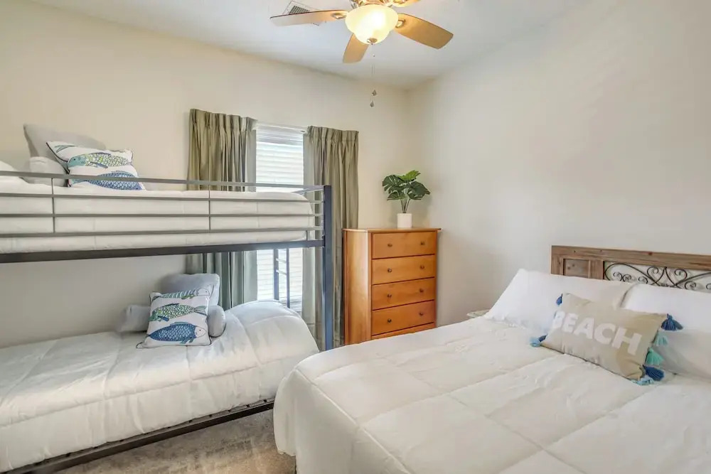 7 Mi to Myrtle Beach Boardwalk: Condo w/ Balcony!