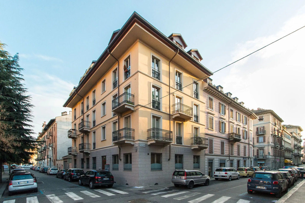 Colorful Statuto Square Design Apart