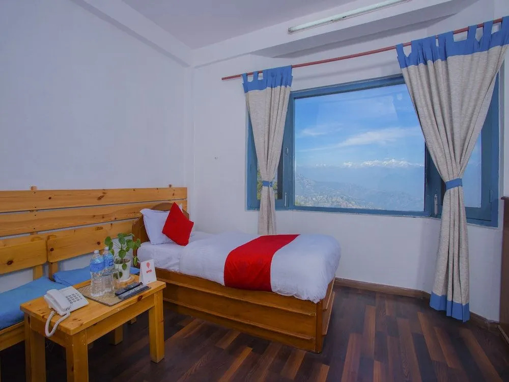 OYO 256 Mount Princess Hotel