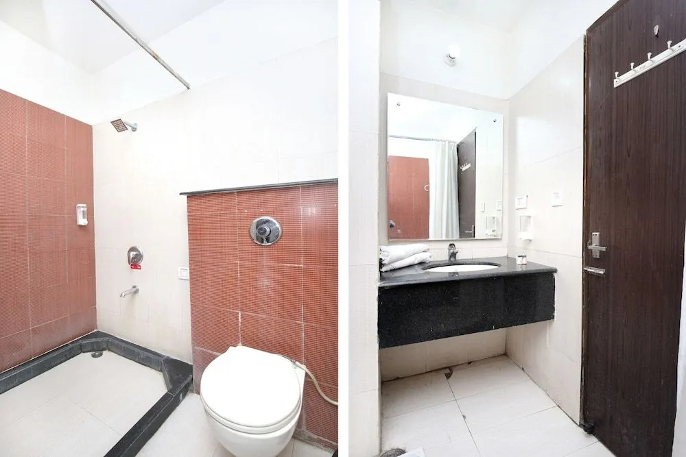 Capital O 15395 Hotel 42