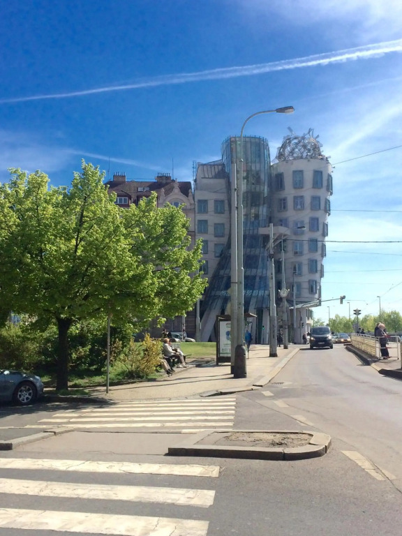 Historic centre-spacious apartment
