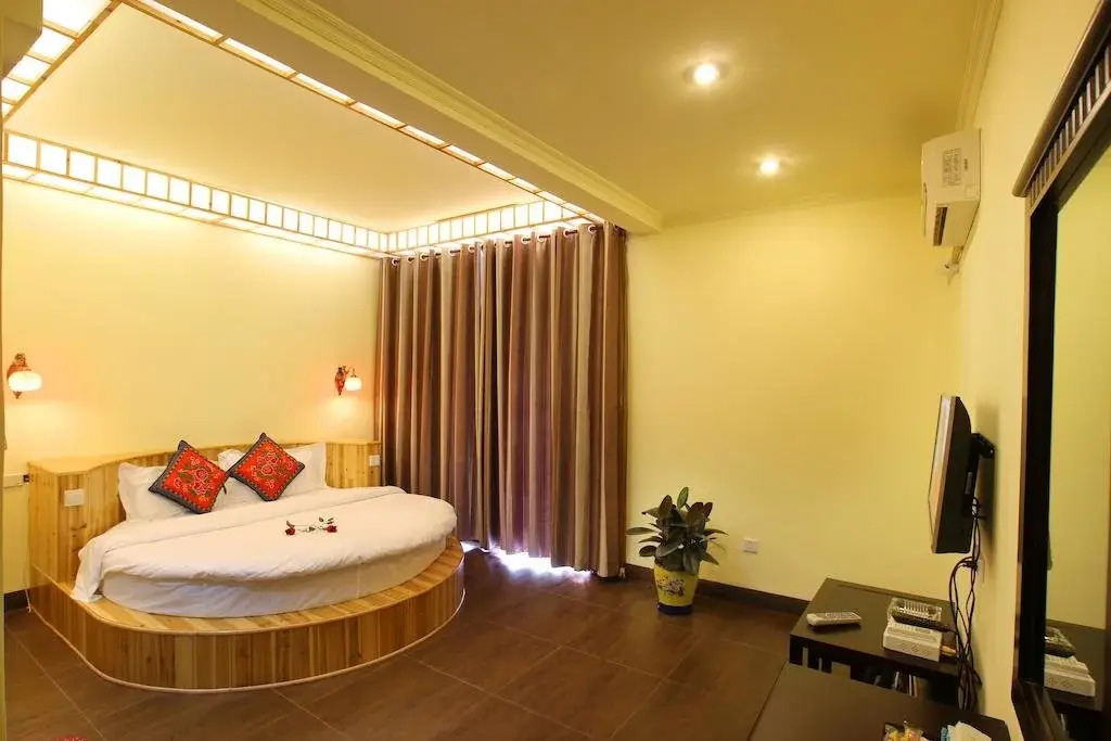 Warm Cloud Mountain Residence Hotel (Yangshuo West Street Branch)