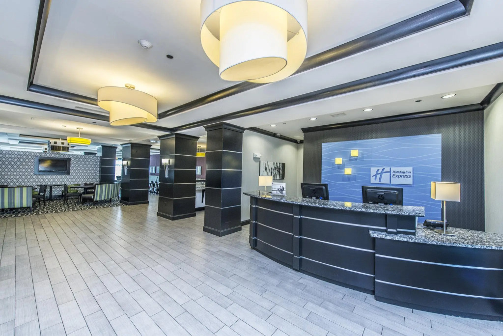 Holiday Inn Express & Suites Charleston Arpt-Conv Ctr Area by IHG