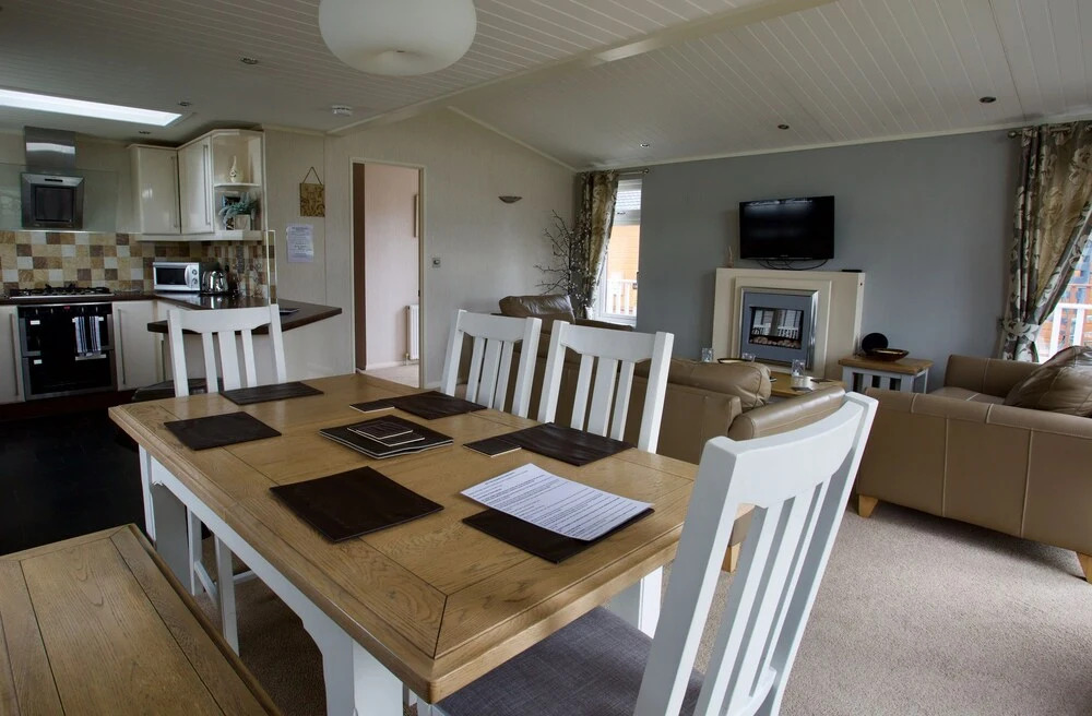 Beautiful 2-bed Lodge With hot tub and Saunain Ely