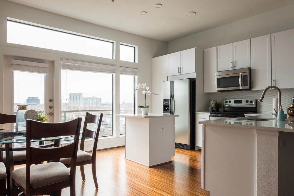 1 BR Apt Near AA Center with Parking by Frontdesk