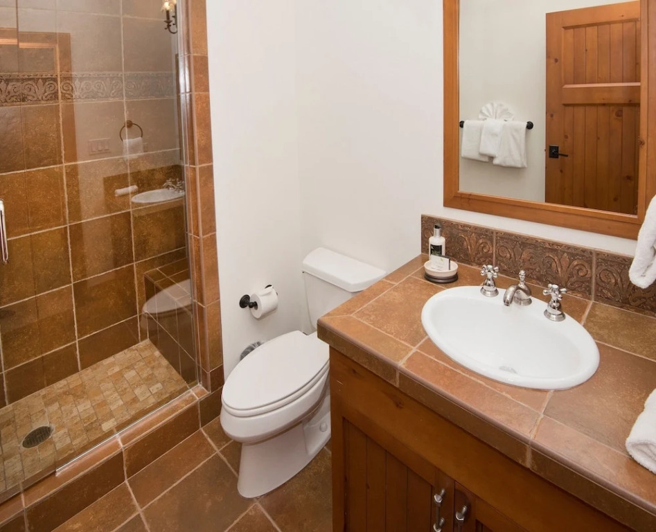 Lavish 3br 3.5ba Bachelor Gulch  Steps To Lifts 3 Bedroom Condo by RedAwning