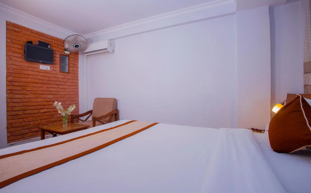 Osho Holiday Inn