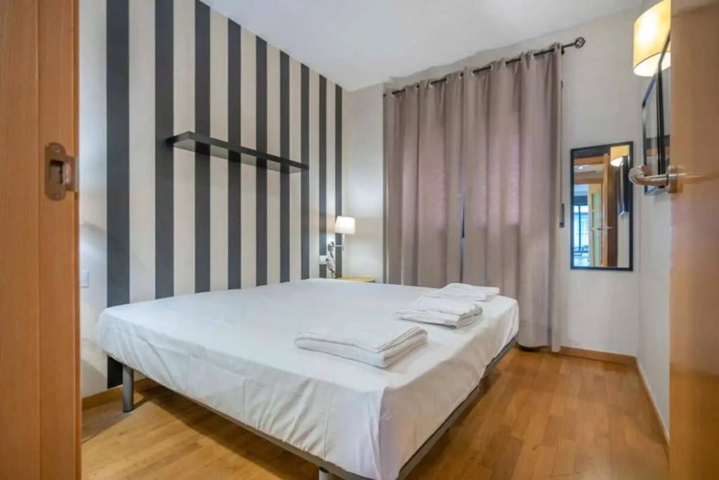 Modern and bright apartment in Eixample 5-2